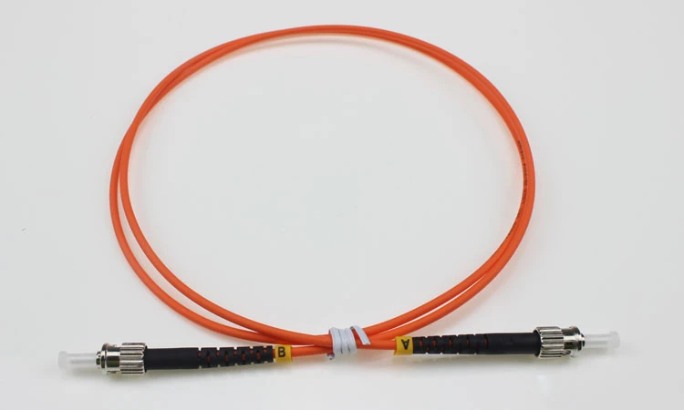 Pelompat ST Fiber Optik Mendahului