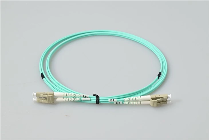 LC ke LC OM3 50/125 Kabel Tampal Gentian Dupleks Berbilang Mod